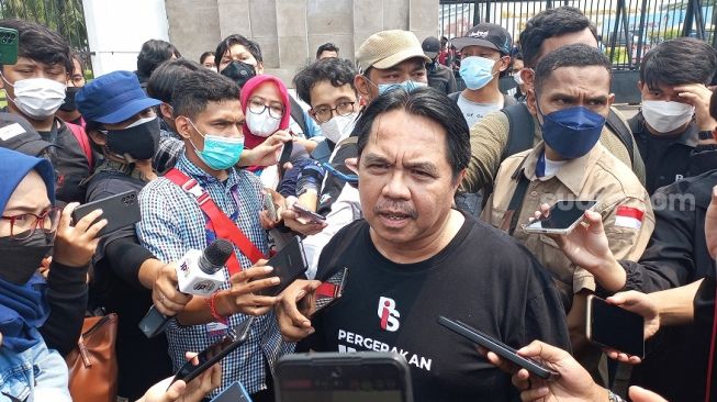 Mengenal Ade Armando - Bujurnews IST